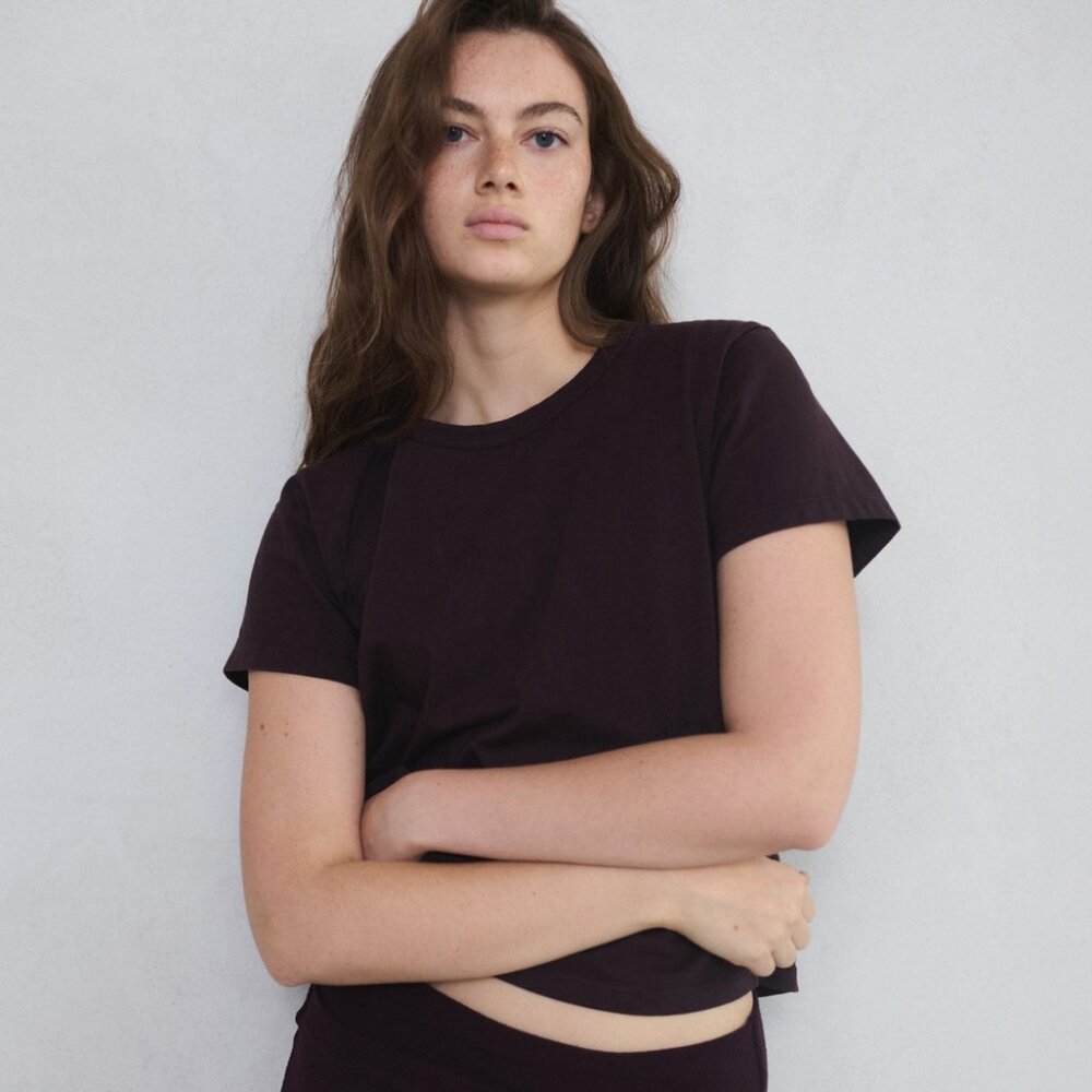 New Leset The Margo Cotton T-Shirt in Dark Berry - Size Small - Picture 2 of 6